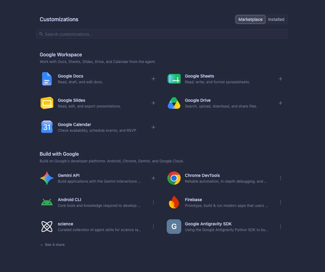 Captura de tela oficial da aba Marketplace dentro do painel Customizations do Google Antigravity App exibindo os cards de plugins disponíveis