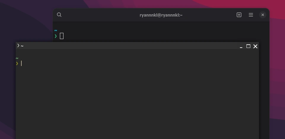 Comparação lado a lado entre o cabeçalho nativo libadwaita no GNOME (fundo) e a barra de janelas proprietária do Kitty (frente).