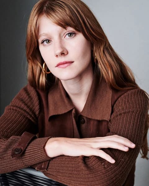 Retrato profissional da atriz Hannah Chinn, escalada como Lily Potter.