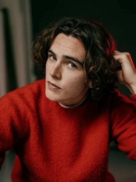 Retrato profissional do ator Harry Gilby, escalado como Carlinhos Weasley.